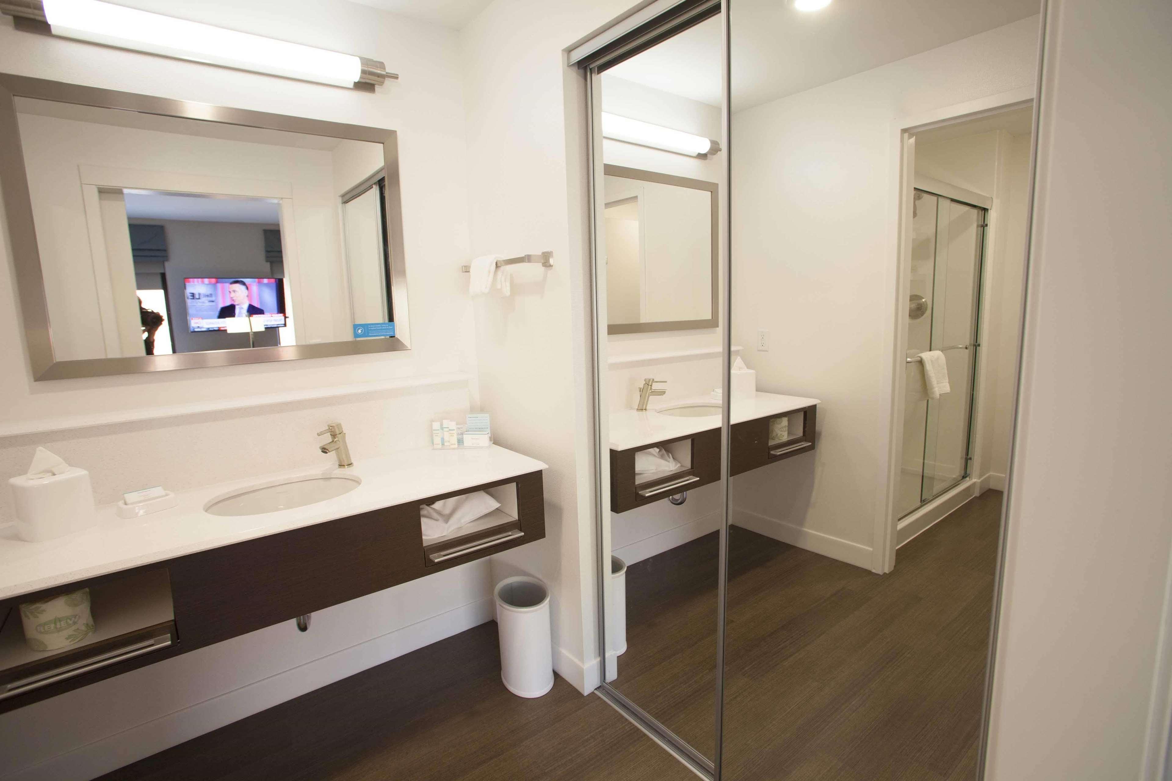 Hampton Inn & Suites St. Paul Downtown Hotel